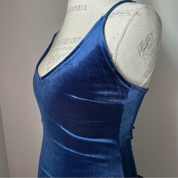 Midnight blue velvet formal dress gown with strappy back and high slit - Picture 11 of 16